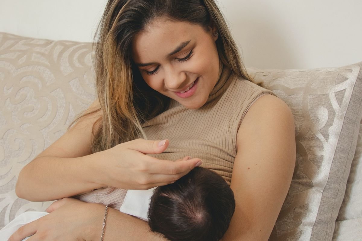 Ilustrasi Ibu Menyusui. Sumber: ANTARA/Pexels-Letticia Massari